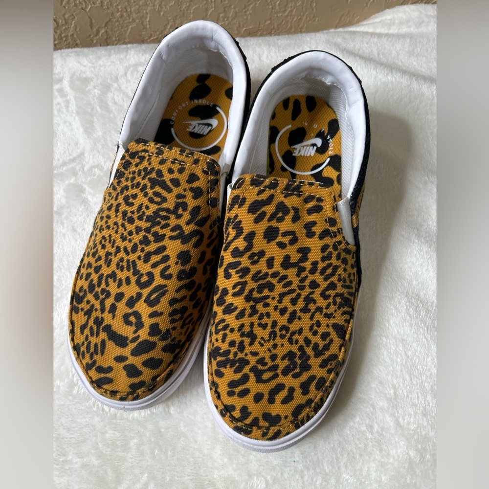 Nike Court Legacy Leopard Size 6